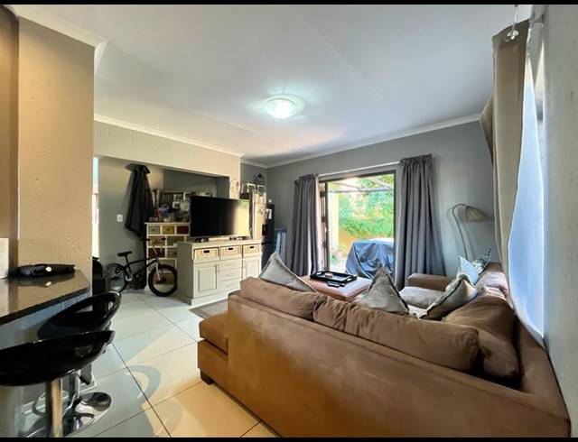 3 BEDROOM TOWNHOUSE FOR SALE IN DOUGLASDALE